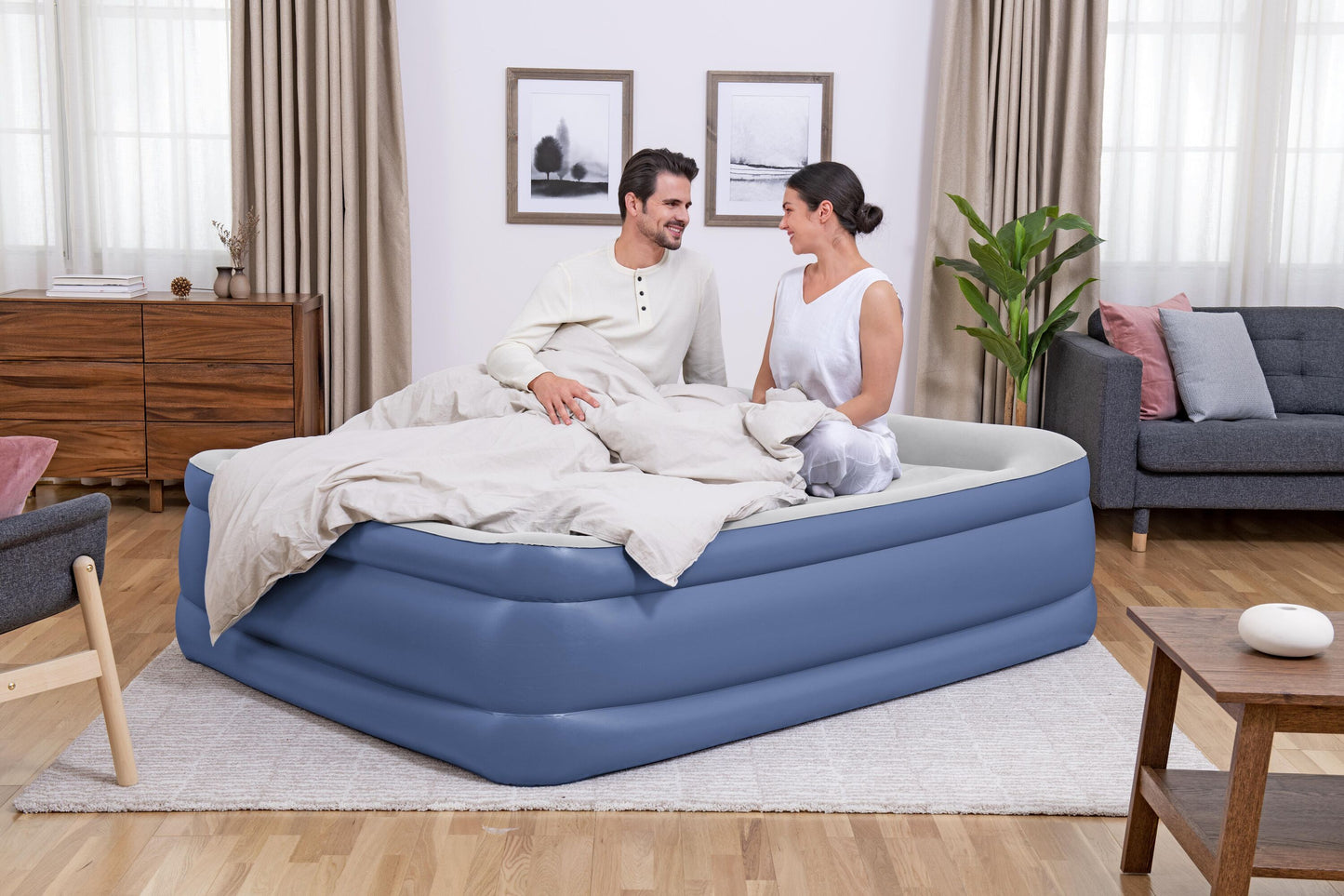 2.03m x 1.52m x 56cm TRITECH AIR QUEEN MATTRESS AC PUMP