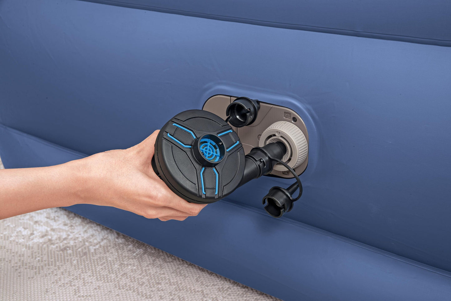 2.03m x 1.52m x 56cm TRITECH AIR QUEEN MATTRESS AC PUMP