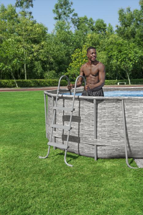 1.07M POOL LADDER
