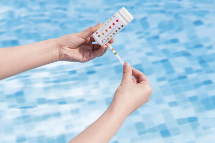 POOL & SPA TEST STRIPS