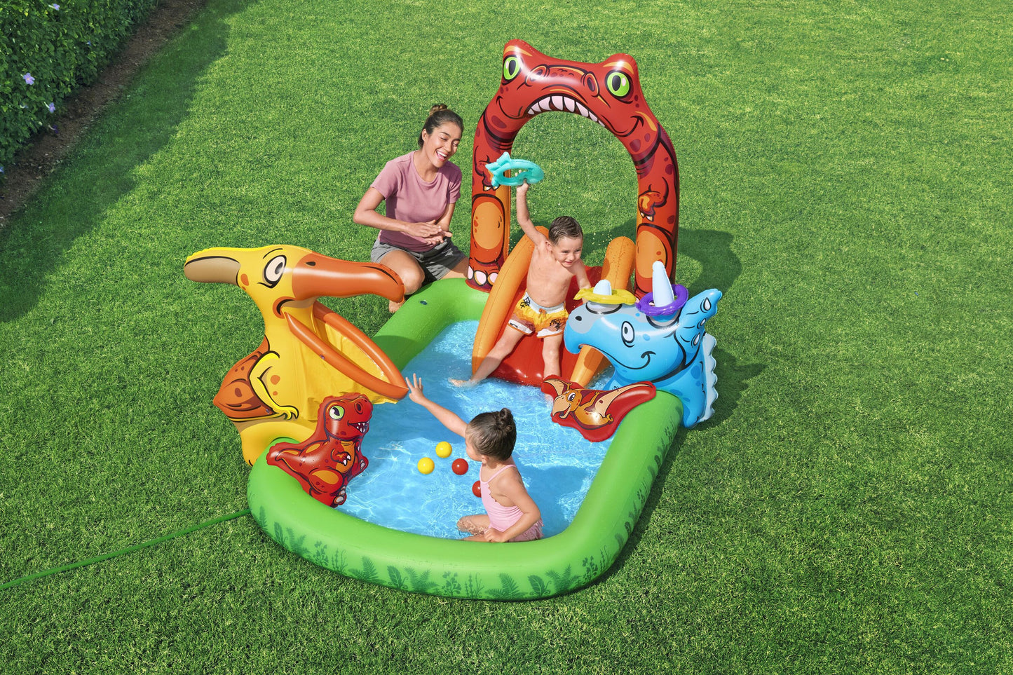 2.41m x 1.40m x 1.37m Jurassic Splash Play Center